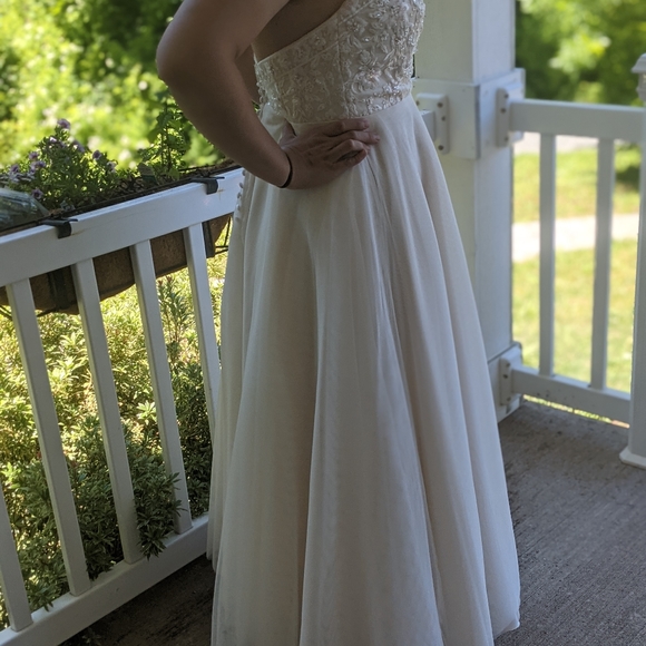 Chester and Felicity wedding dress - Picture 3 of 5